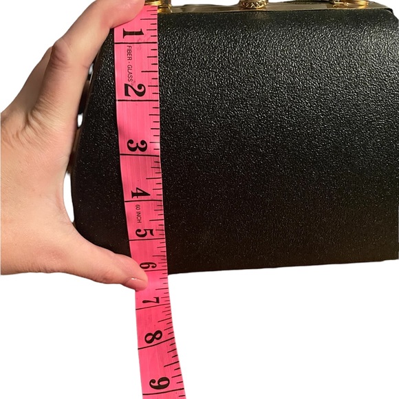 Vintage Black Clamshell Handbag with Gold Hardware - Picture 7 of 12